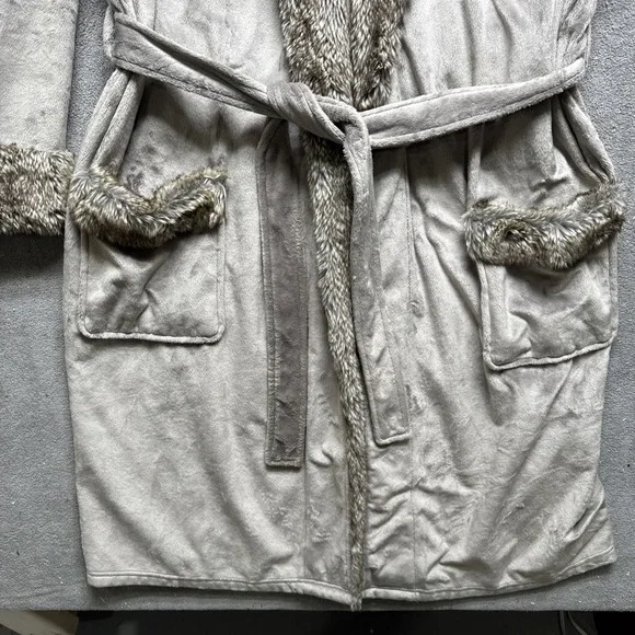 Pottery Barn Women's Hooded Plush Robe Large‎ Gray Faux Fur Trim Belted Cozy